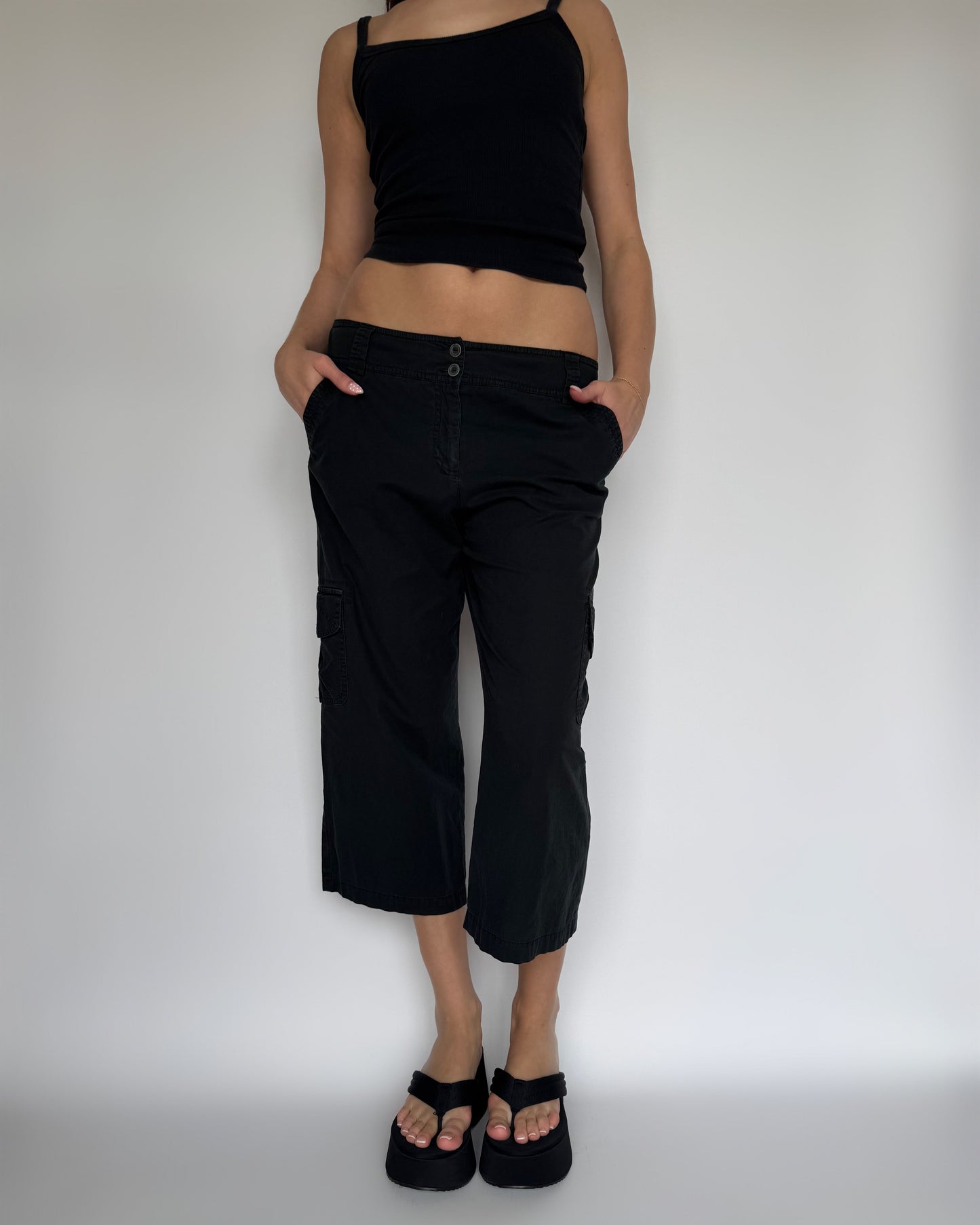 AB Studio Cargo Capris - M