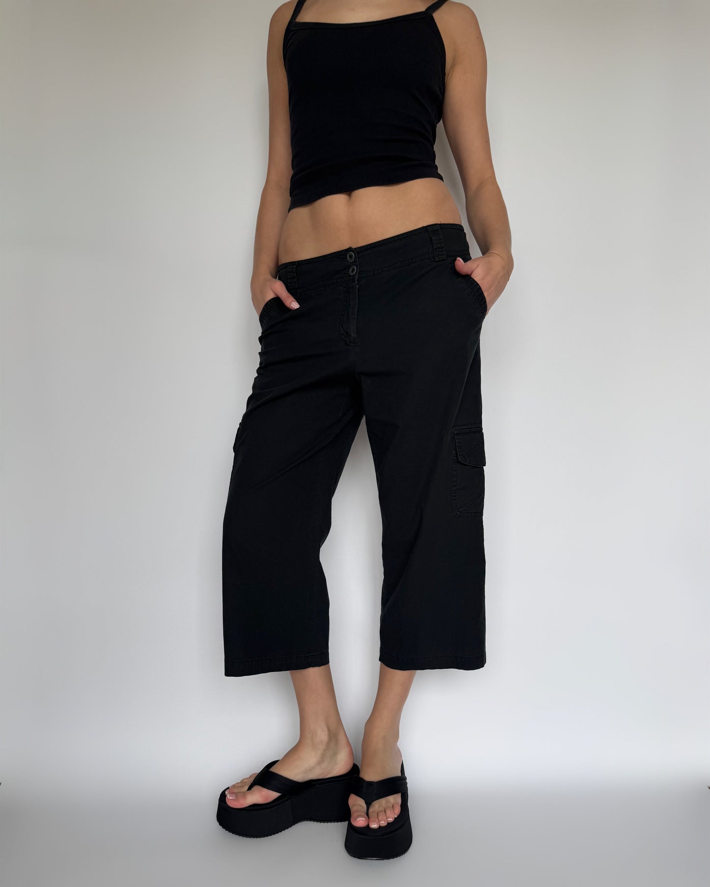 AB Studio Cargo Capris - M