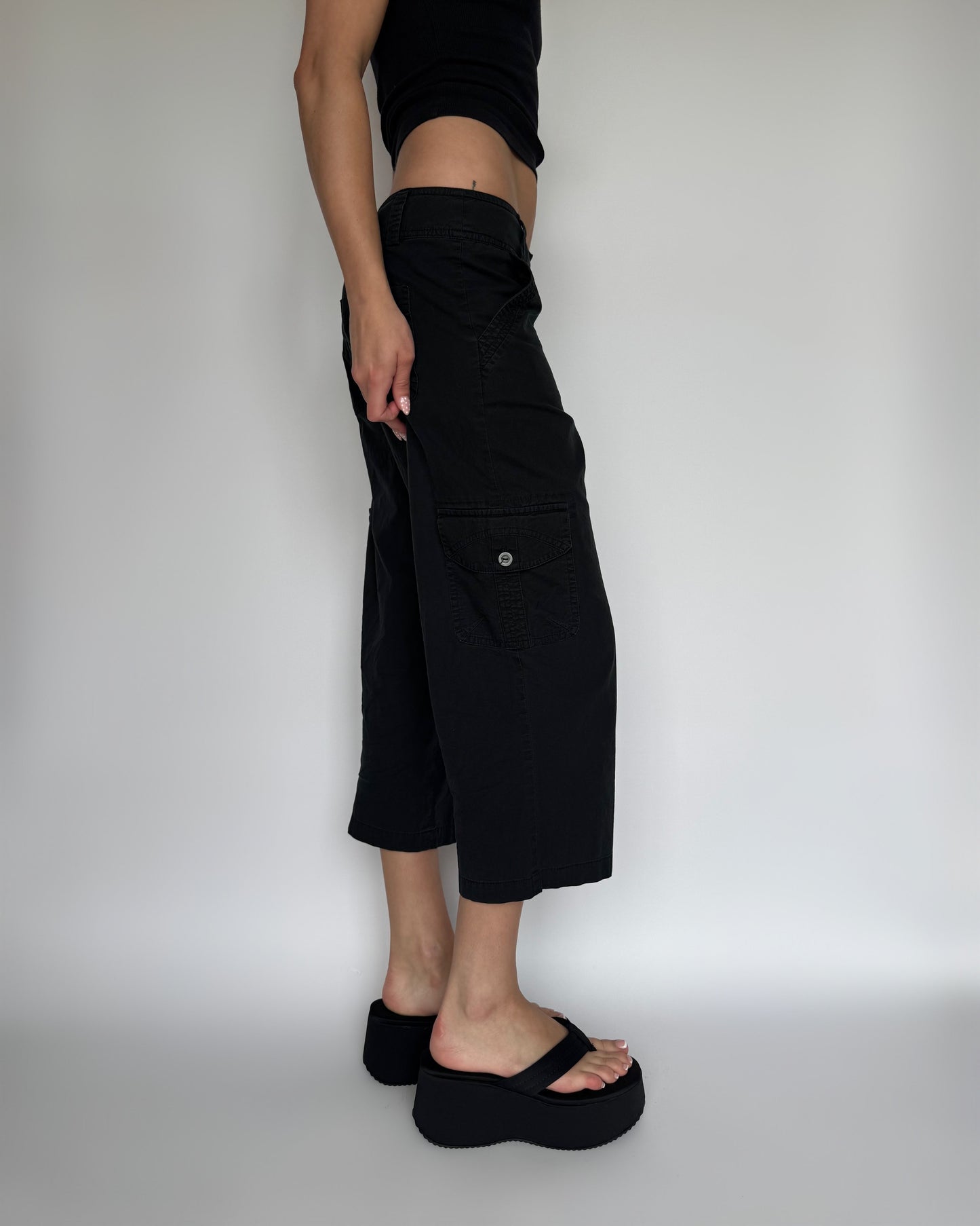 AB Studio Cargo Capris - M